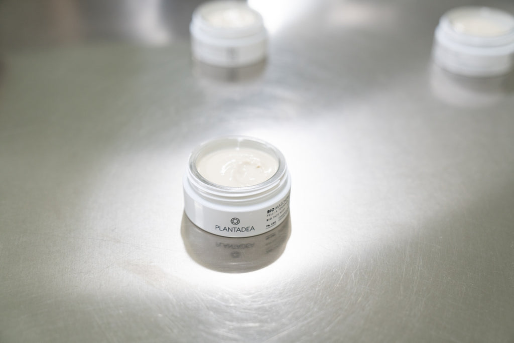 Produits de beauté sur mesure vs produits de masse: que choisir pour le bien-être